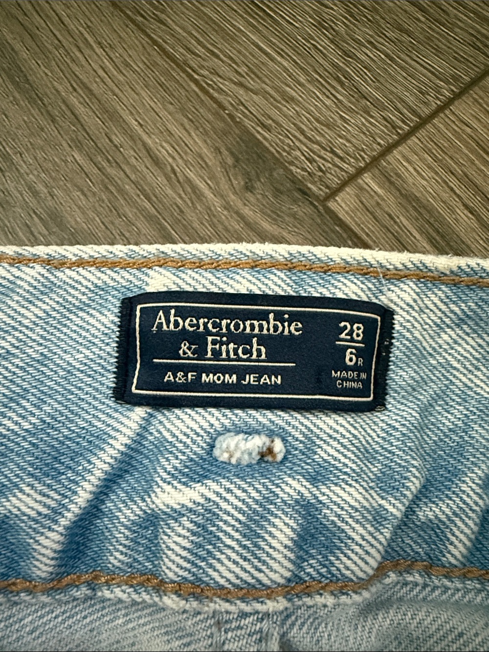 Abercrombie & Fitch Light Blue High-Rise Tie-Belt Jeans - Picture 3 of 3